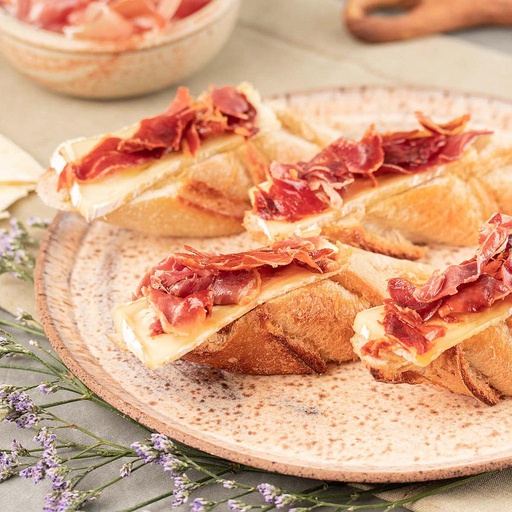 [97231] Bruschetta de Queijo Brie, Parma Crocante e Mel Trufado